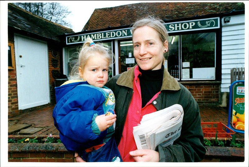 1993 MICHAEL STROUD HAS CONTINUED HIS WALK WITH SIR PAUL ARMIGER DAUGHTER - Vintage Photograph