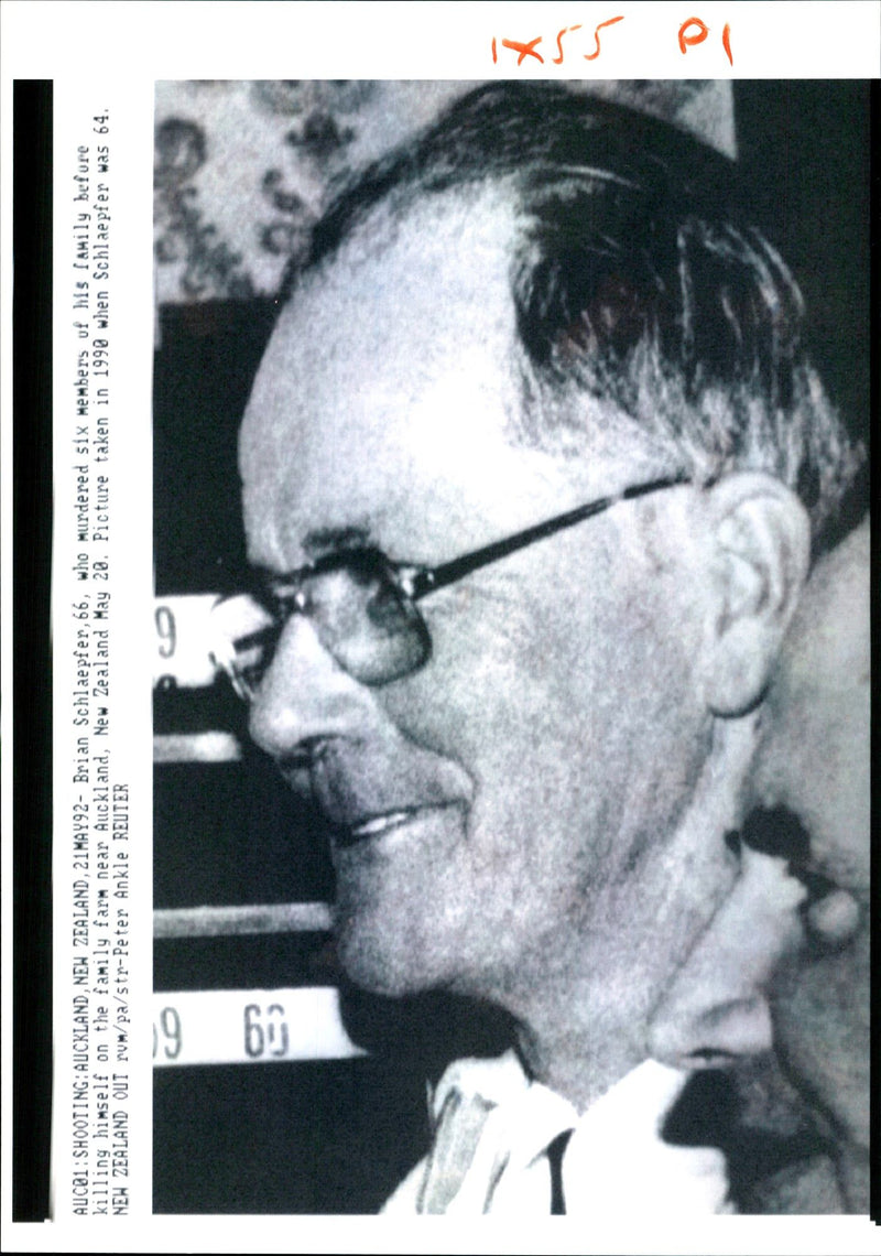 1992 BRIAN SCHLAEPFER MURDERED SIX MEMBERS HIS FAMILY POLICE PUBLISHED PETER - Vintage Photograph