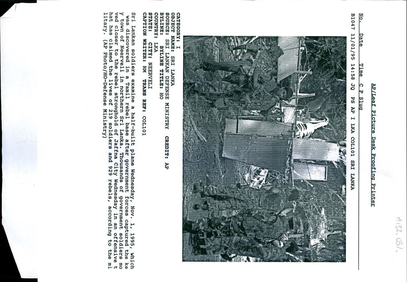 1995 THOUSANDS GOVERNMENT SOLDIERS VED CLOS WRITER COUNTRY BUILT TITLE ARMY - Vintage Photograph