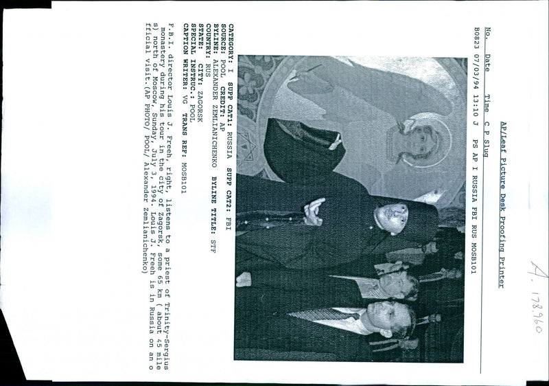 1994 ALEXANDER ZEMLIANICHENKO LOUIS FREEH TITLE WRITER VISIT RUSSIA - Vintage Photograph