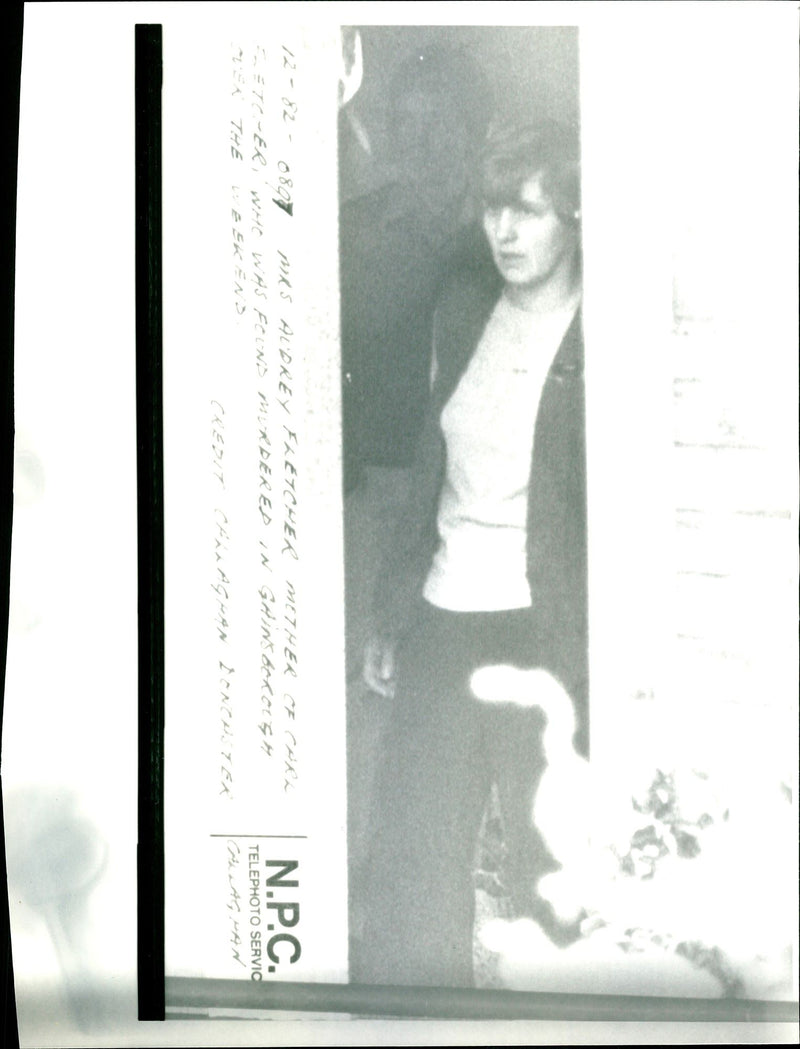 - - mas ALDREY FLETCHER MOTHER OF CARA ETC - ER WHO WAS FOUND MURDERED IN - Vintage Photograph
