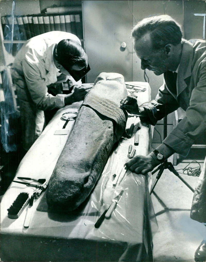 COFFIN FOUND CONTAIN REMAINS ANNE MOWBRAY CHILD PRINCES MURDERED - Vintage Photograph