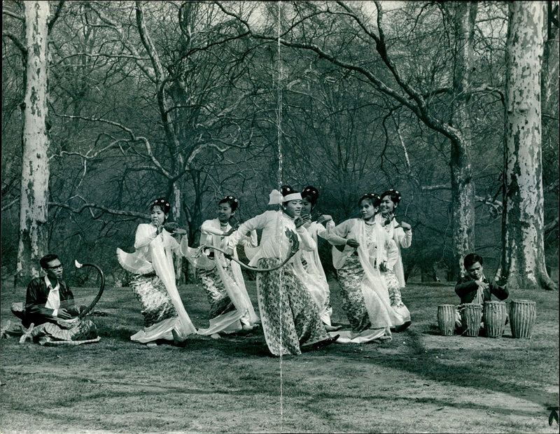 MEMBERS THE BURMESE NATIONAL DANCERS AND MUSIC SRDJA DJUKANOVIC UNKNOWN - Vintage Photograph