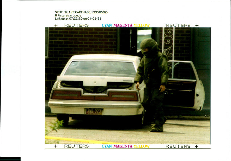 1995 TWO SUSPECTS THE OKLAHOMA CIT DEAN CURTIS GARY ALAN USA CAR WRITER - Vintage Photograph