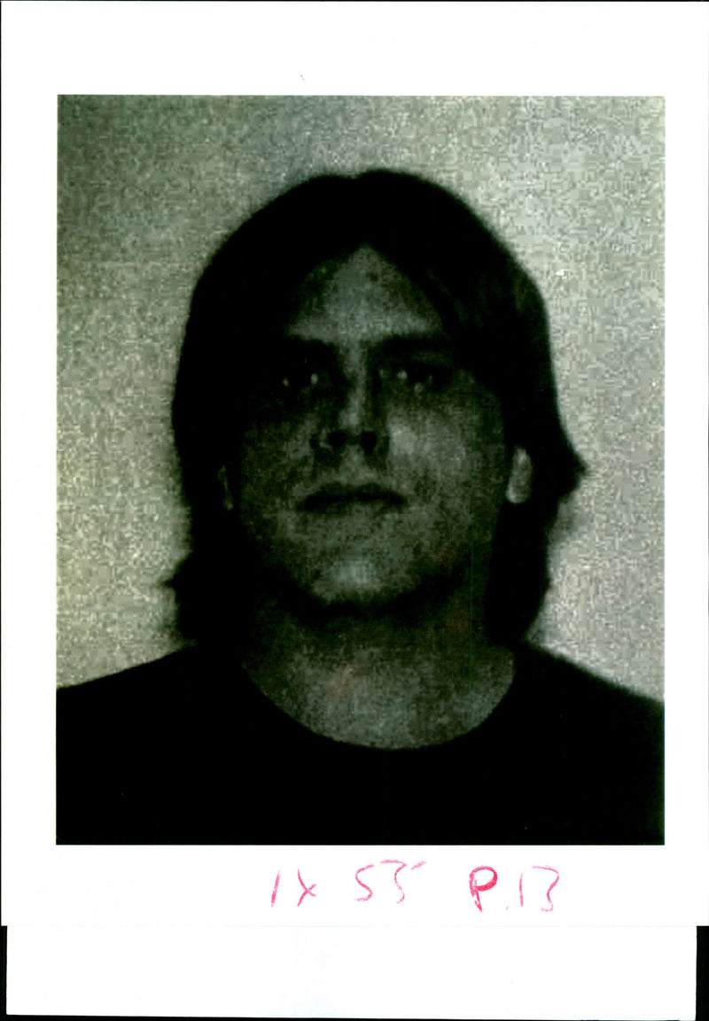 1995 GARY BEING SOUGHT THE FBI WHITE WRITER KNOWN USA TITLE - Vintage Photograph
