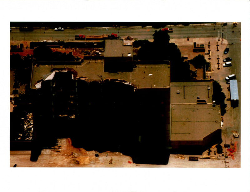 1995 THE ALFRED MURRAH FEDERAL BUILDING OKLAHO WRITER USA TITLE IMAGE CAMERA - Vintage Photograph