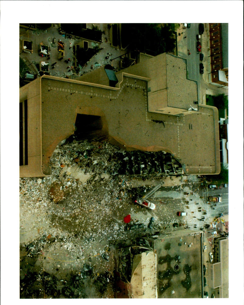 1995 THE ALFRED MURRAH FEDERAL BUILDING DOWNTOWN OKLAHOMA USA CAR WRITER TITLE - Vintage Photograph