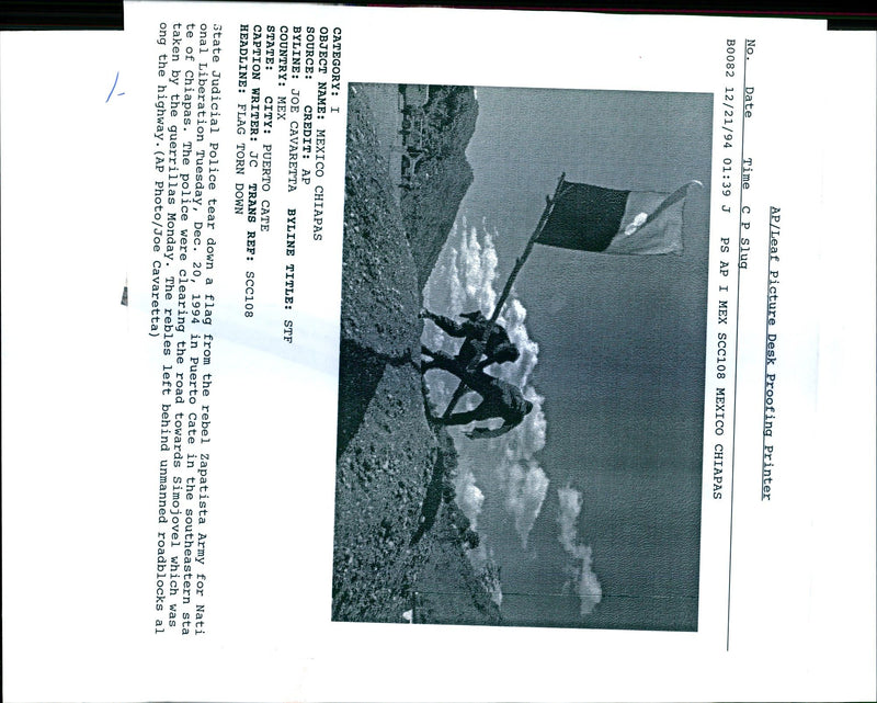 1994 STATE JUDICIAL POLICE TEAR DOWN FLAG FROM THE REBEL JOE TITLE WRITER ARMY - Vintage Photograph