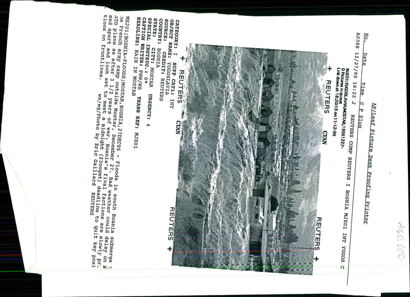 1995 BOSNIAS FIVAL FACTIONS ARE ERIC GAILLARD WAR WRITER FRENCH COUNTRY ARMY - Vintage Photograph