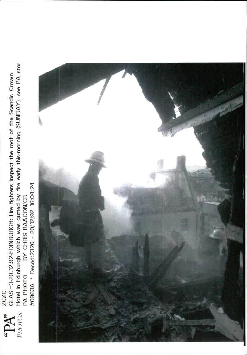 THE SCANDIC CROWN PHOTOS HOTEL EDINBURGH WAS GUTTED FIRE EARLY - Vintage Photograph
