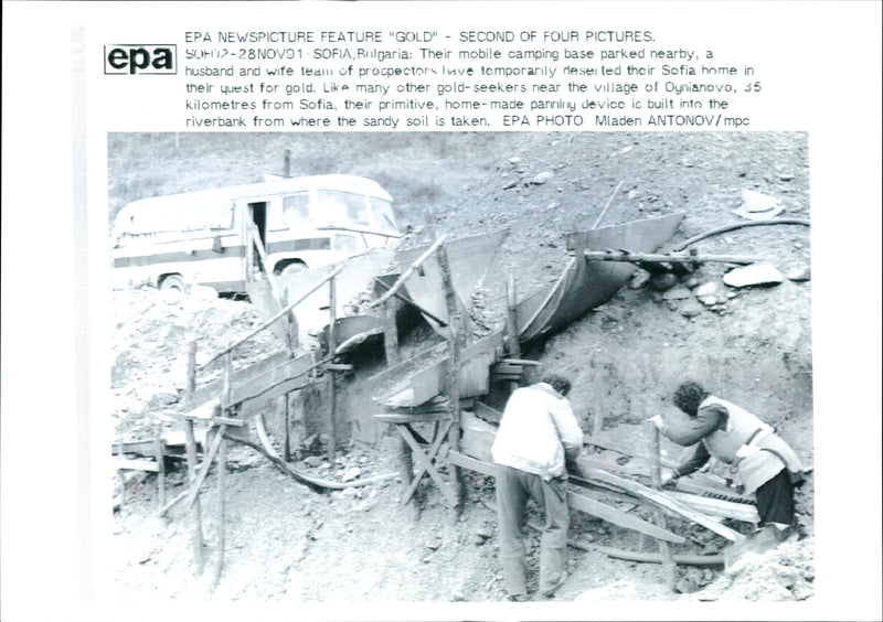 EPA NEWSPICTURE FEATURE GOLD SECOND FOUR PICT MLADEN ANTONOV BUILT WIFE - Vintage Photograph