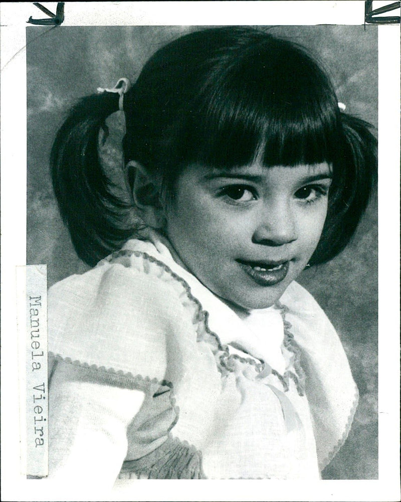 MANUELA VIEIRA SAW RAIDERS THROW HER MARIA - Vintage Photograph