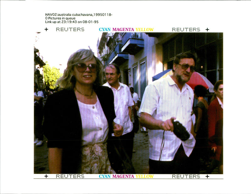 1995 HAVO AUSTRALIA CUBA HAVANA CYAN MAGENTA YELLO GARETH VISIT USA WRITER WIFE - Vintage Photograph