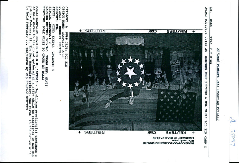 1996 REPUBLICAN PRESIDENTIAL CANDIDATE WIN MCNAMEE USA WRITER COUNTRY POLE - Vintage Photograph