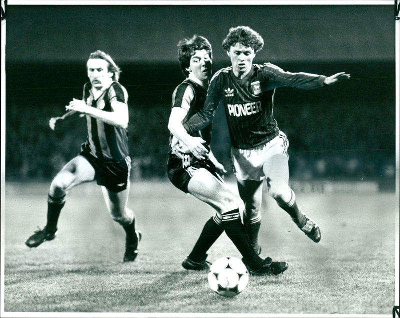 Manchester City's Ray Ranson brings down Ipswich's Kevin O'Callaghan - Vintage Photograph