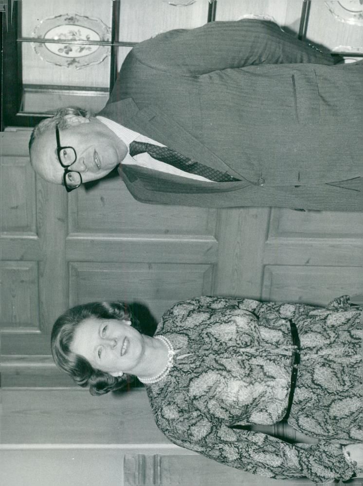 Roy Jenkins meets Mrs. Thatcher - Vintage Photograph