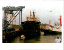 1995 TUGBOATS PUSH THE PACIFIC PINTAIL TOWARD TITLE WRITER POLICE COUNTRY - Vintage Photograph