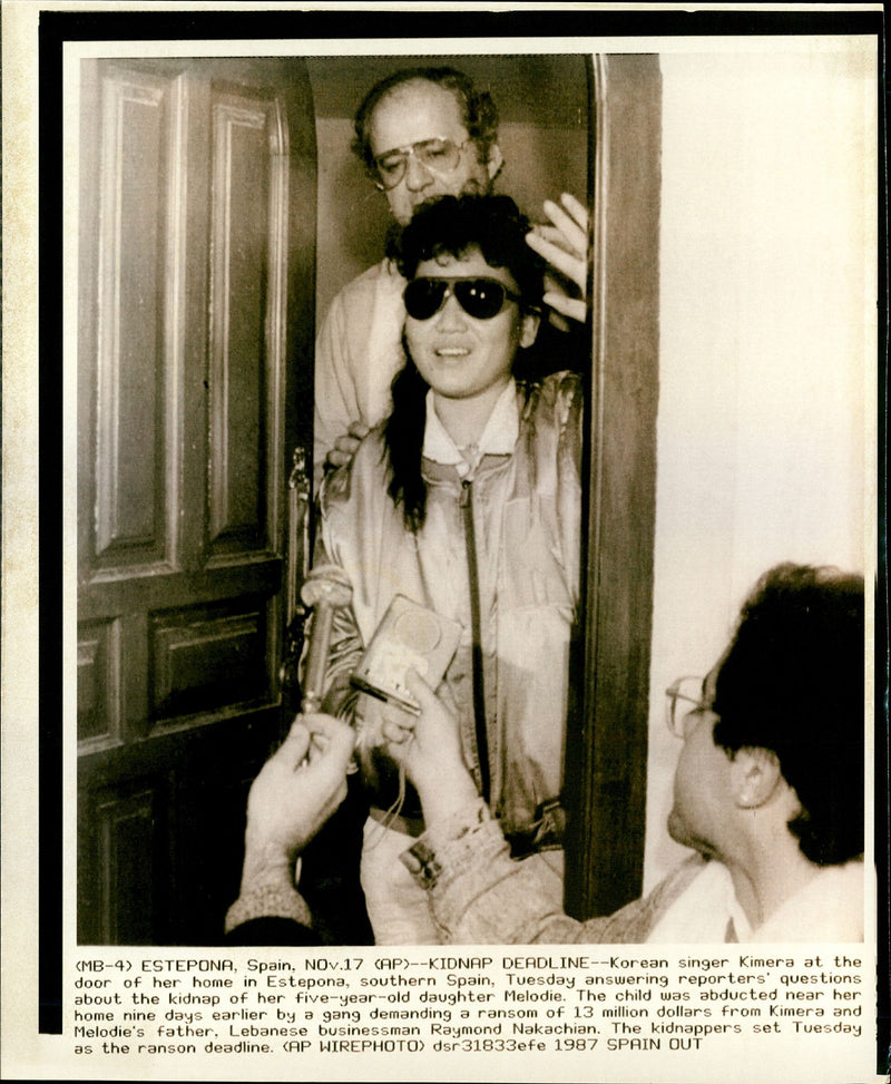 1987 KOREAN SINGER KIMERA THE DOOR HER HOME RAYMOND NAKACHIAN DAUGHTER - Vintage Photograph