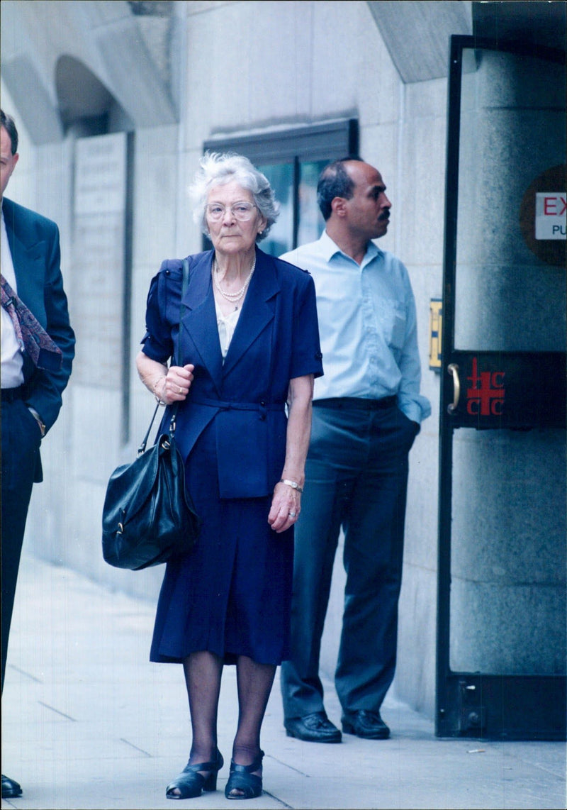 MOTHER ANN MEAD SEE BRIAN VALE MURDER TRIAL PUOTO NEWS OLD BAILEY - Vintage Photograph