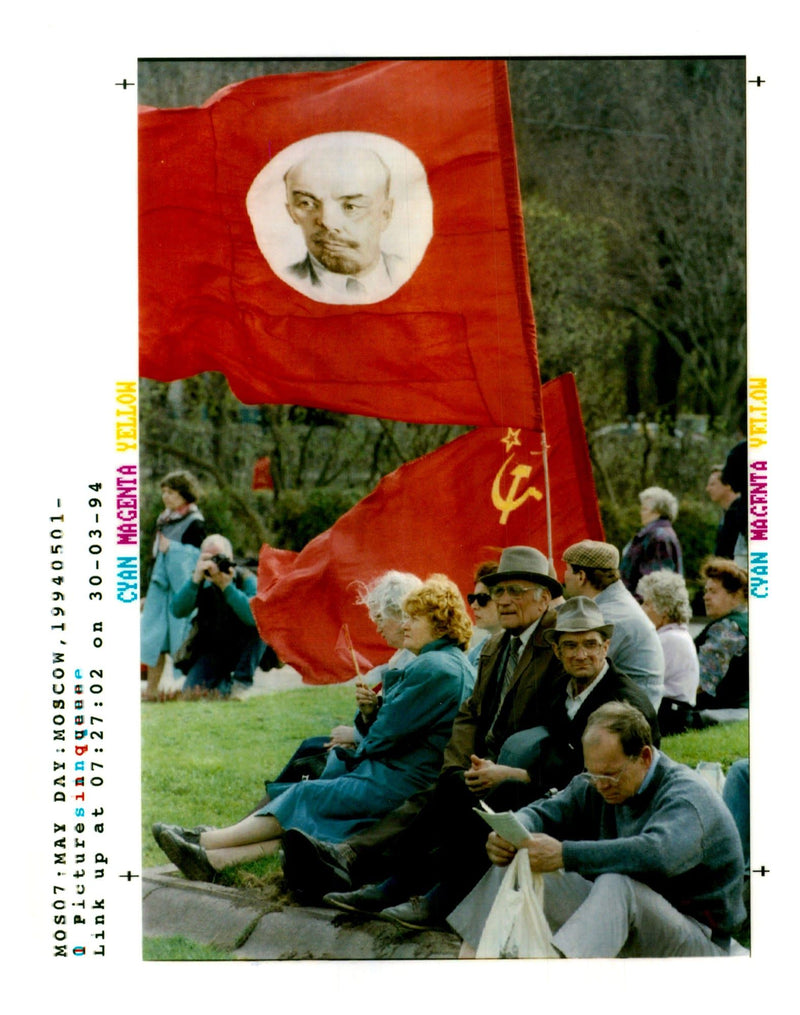 1994 LEAF PICTURE DESK ALEXANDER NATRUSKIN RUSSIAN WRITER COMMUNIST SOVIET - Vintage Photograph