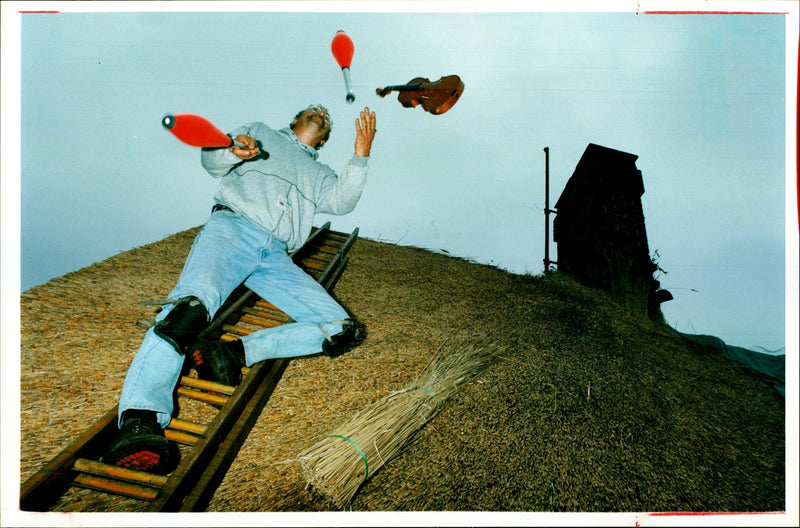 1994 MASTER THATCHER MATHEMATICIAN MUSICIAN AND JIGSAW FAN BARDSL AIR PUBLISHED - Vintage Photograph