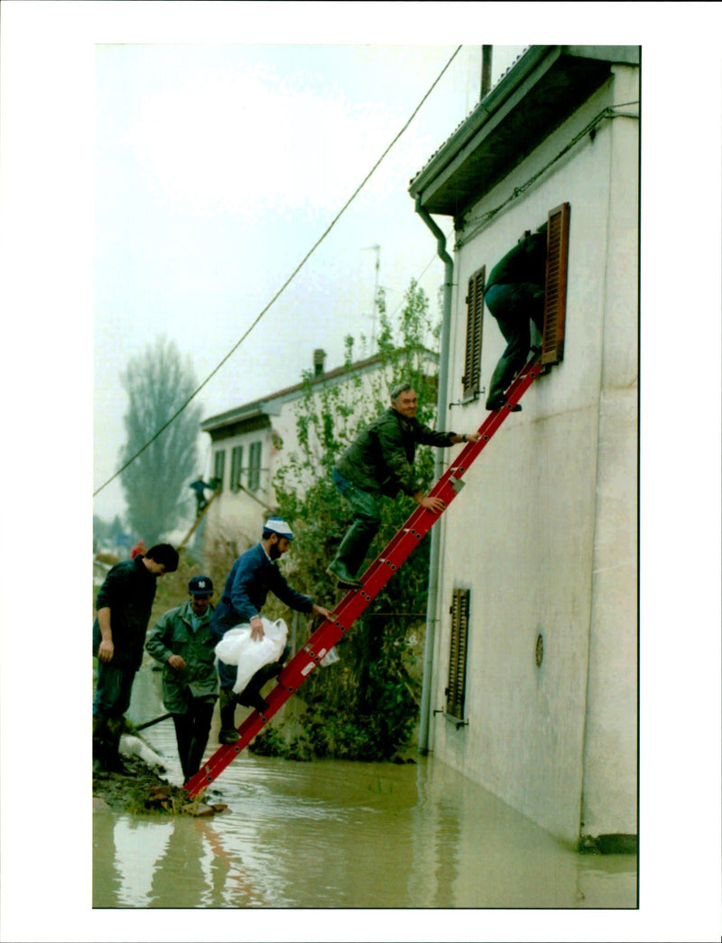 1994 PIEDMONT ALONGSIDE WITH CUNEO AND ASTI WAS ONE LUCA BRUNO WRITER ITALY - Vintage Photograph