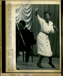 1988 JOINT SOVIET AMERICAN PRODUCTION DUKE ELLINGTONS MUSICAL SOPHISTI ACTRESS - Vintage Photograph