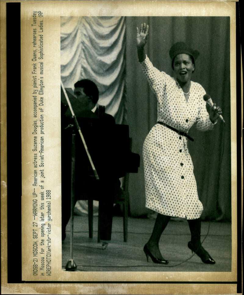 1988 JOINT SOVIET AMERICAN PRODUCTION DUKE ELLINGTONS MUSICAL SOPHISTI ACTRESS - Vintage Photograph