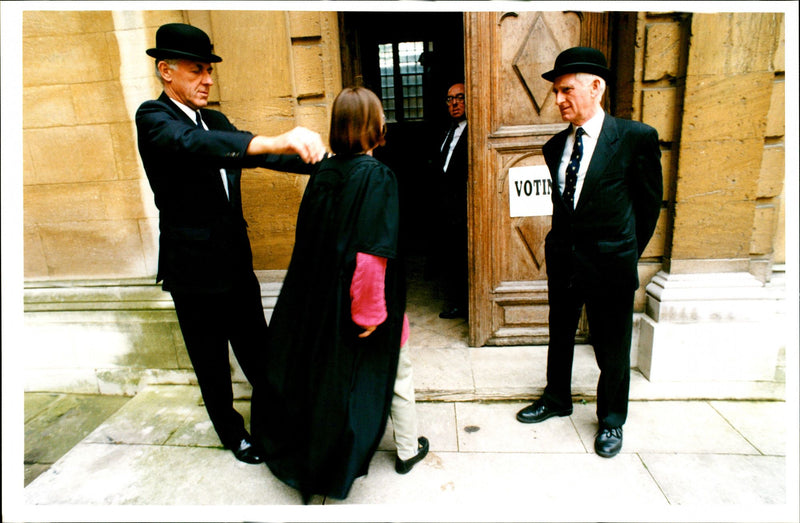 ROB JUDGES POETRY CHAIN CONVOCATION HAUSE TIATR GAGE VOTI CREDI - Vintage Photograph