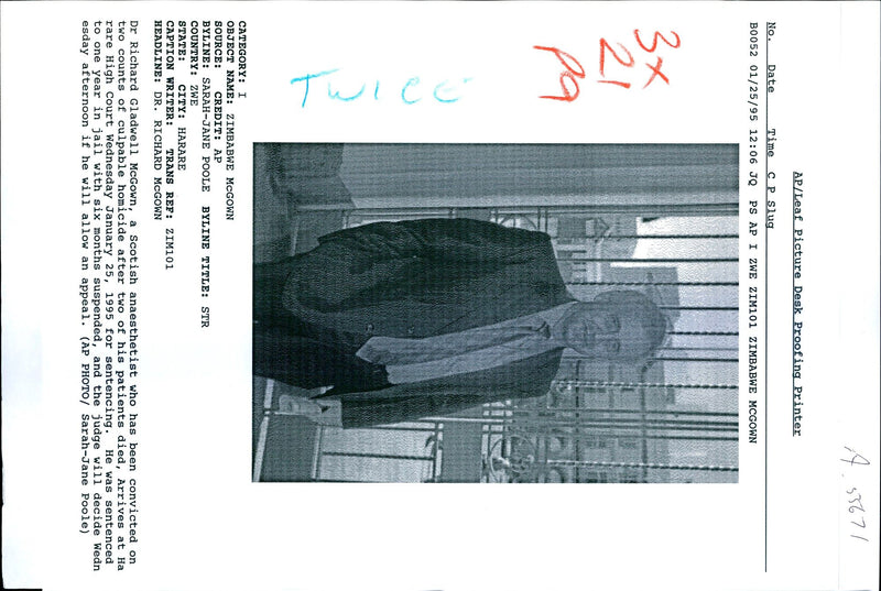 1995 RICHARD MAW GLADWELL SARAH JANE WRITER ARRIVES DIED COUNTRY TITLE - Vintage Photograph