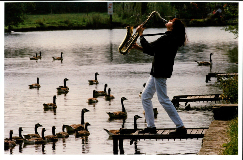 1993 SUZANNE HIGGINS YOUNG JAZZ SOLOIST HOWARD BARLOW MUSIC PUBLISHED - Vintage Photograph