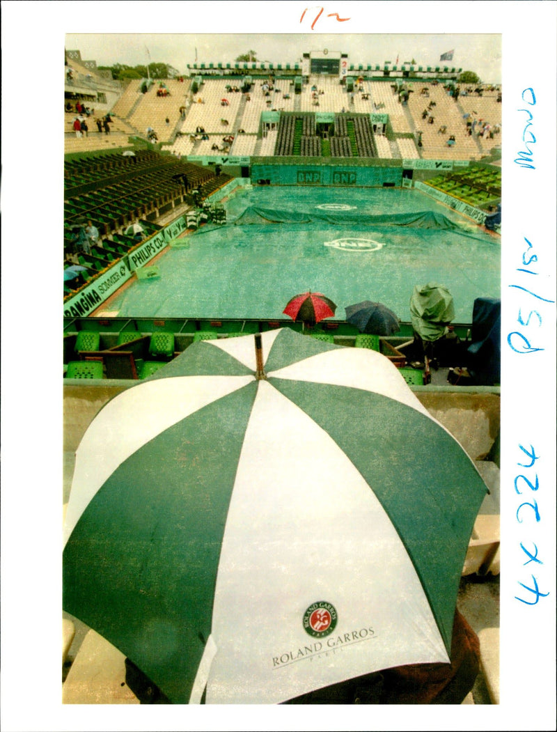 UMBRELLAS BECAME THE FASHION DAY ROLAND GARROS WOMEN WER PARIS - Vintage Photograph