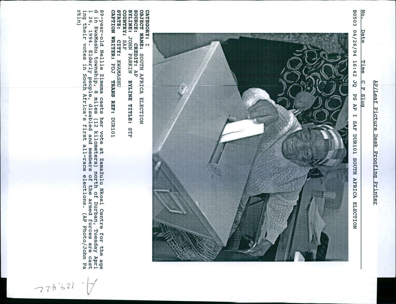 1994 ELDERLY PEOPLE DISABLED AND MEMBERS THE ARME JOHN PARKIN TITLE WRITER - Vintage Photograph