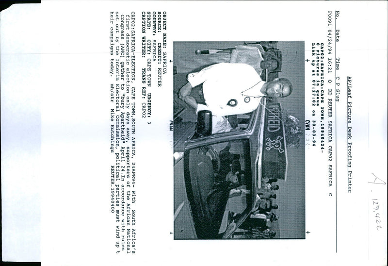 1994 WITH SOUTH AFRICAS FIRST DEMOCRATIC MIKE HUTCHINGS WRITER COUNTRY NATIONAL - Vintage Photograph