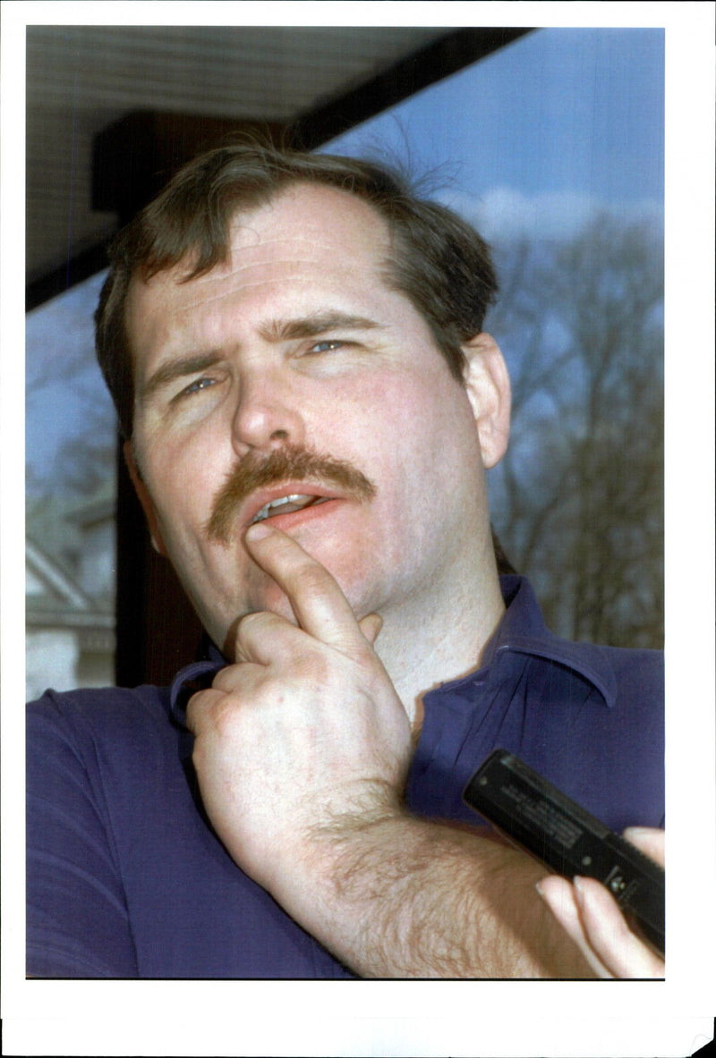 1995 MARK KOERNKE ACKNOWLEDGED MONDAY THAT HIS GROUP SEN STEVE USA WRITER LINDA - Vintage Photograph