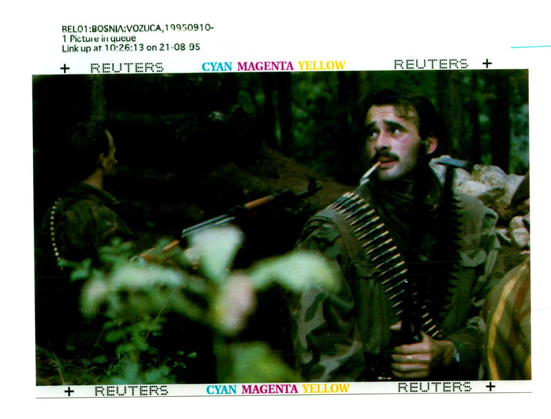 1995 BOSNIAN SERB SOLDIER SMOKES CIG RANKO CUKOVIC UNITED WRITER COUNTRY WELL - Vintage Photograph