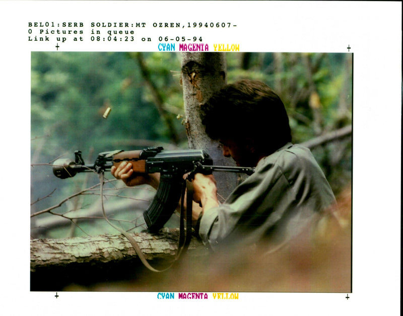 1994 BOSNIAN SERB SOLDIER FIRES MACHINE GUN MOS LEM POSITIONS WRITER COUNTRY - Vintage Photograph