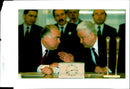 1994 YELTSIN SIGNED POLITICA TONY PRIME WRITER RUSSIA RUSSIAN PRESIDENT TITLE - Vintage Photograph
