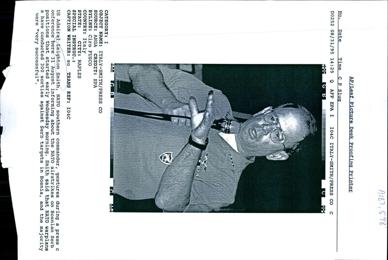 1995 ADMIRAL LEIGHTON SAID THAT NATO WARPLANE BILL SMITH WRITER PRESS EARLY - Vintage Photograph