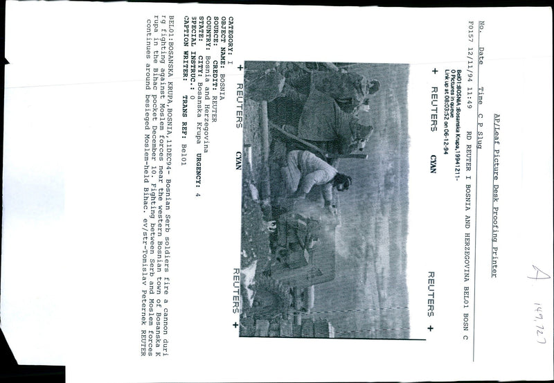 LEAF PICTURE DESK PROOFING PRINTER DATE TIME SLUG WRITER COUNTRY - Vintage Photograph