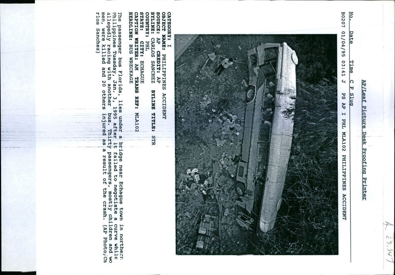 1995 THIRTY PASSENGERS MOS CARLOS SANCHEZ ROS WRITER COUNTRY USA TITLE RACING - Vintage Photograph