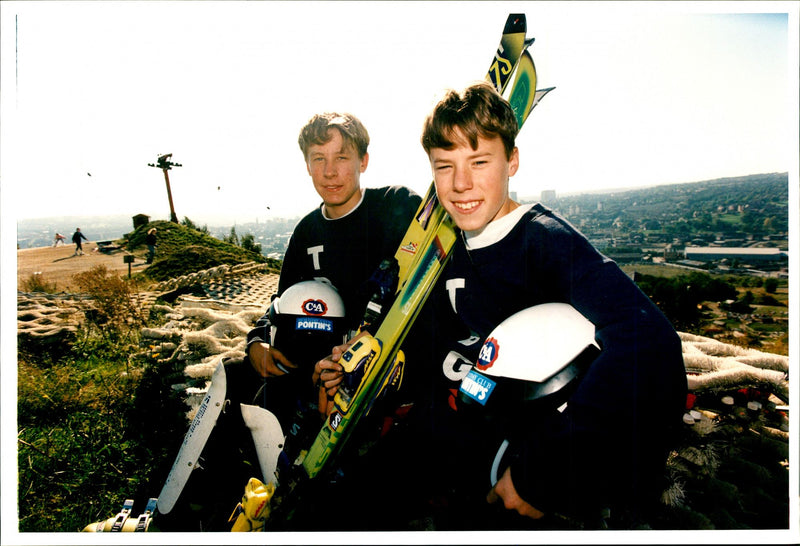 1995 THE DAILY TELEGRAPH CHILES LAURENS THOMAS SANUEL BROWN PHOTOGRAPHER DATE - Vintage Photograph