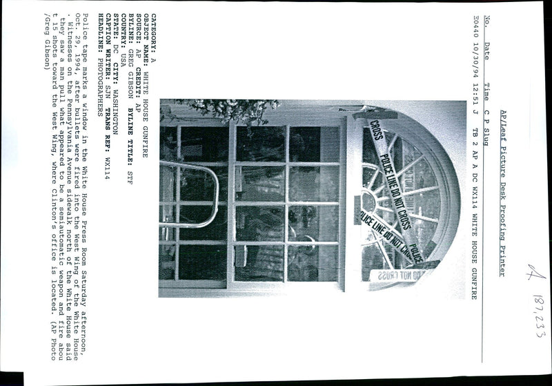 1994 WITNESSES PENNSYLVANIA AVENUE GREG GIBSON POLICE WRITER PRESS USA TITLE - Vintage Photograph