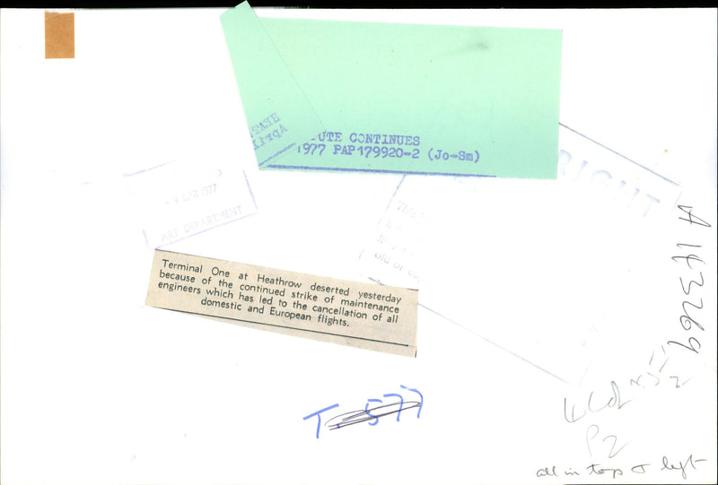 1977 TERMINAL ONE HEATHROW DESERTED YESTERDAY BECAUSE THE CONTINUED BRITISH - Vintage Photograph