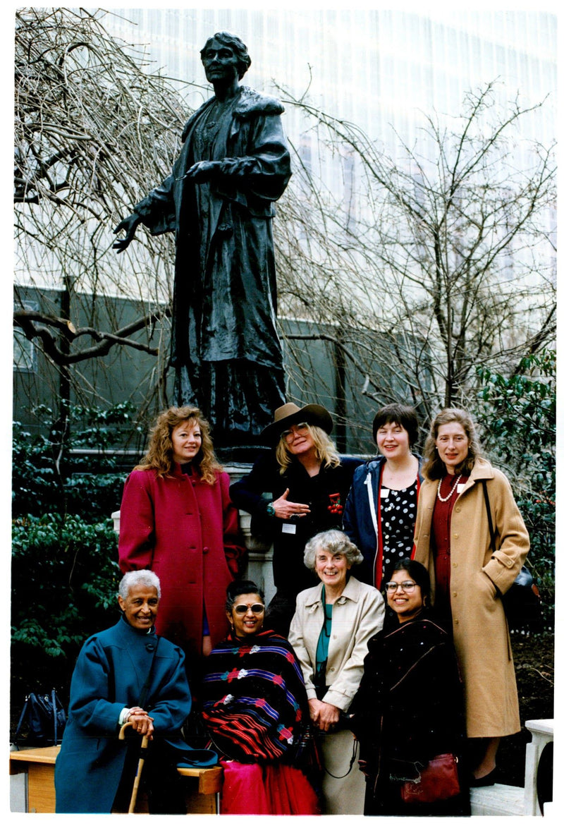 1991 JAMES FRASER MARGARET PEREIRA PAULINE CRABBE ELIZABETH INTERNATIONAL MEMBER - Vintage Photograph