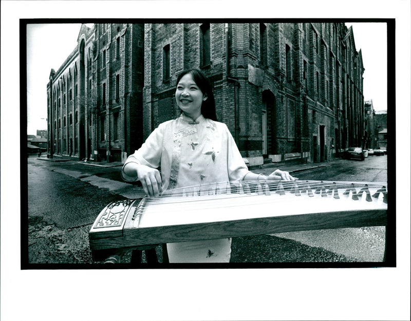 1993 LAN LIAO CONSULTANT LIVERPOOLS CHIN MUSICIAN PUBLISHED FESTIVAL - Vintage Photograph
