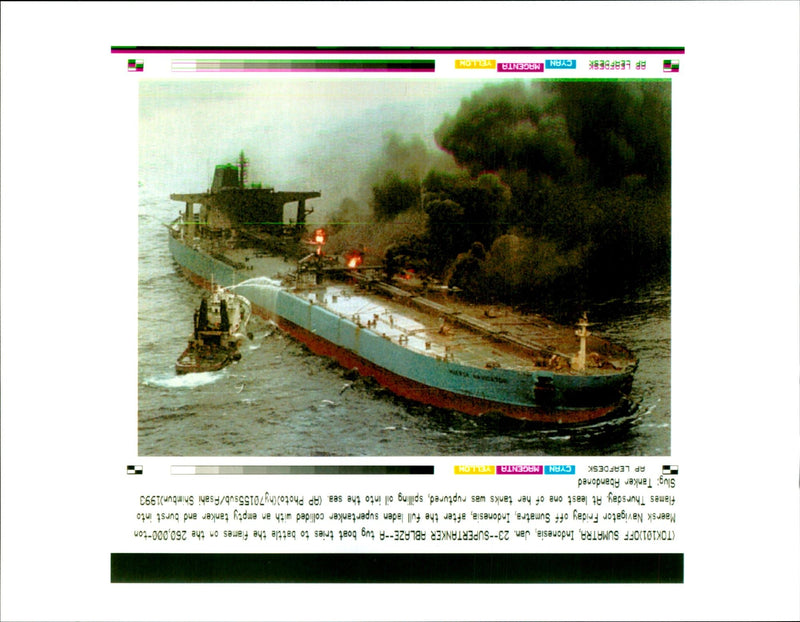 1993 FULL LADEN SUPERTANKER COLLIDED WITH EMPTY TANKER AND BURST INTO SEA SHIP - Vintage Photograph