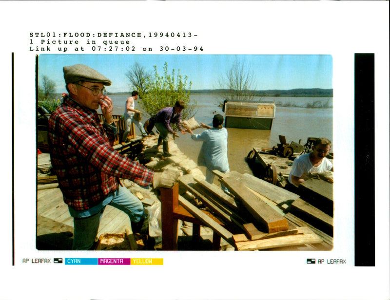 1994 HEAVY RAIN CAUSED THE MISSOURI RIVER OVERFLOW USA WRITER MARIE COUNTRY - Vintage Photograph
