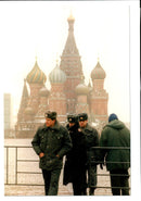 1995 SECURITY STEPPED DURING THE JOCKEL FINCK TITLE RUSSIAN WRITER RUSSIA - Vintage Photograph