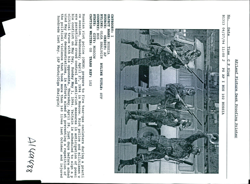 1994 RUSSIAN PRESIDENT YELTSIN SCHEDULED SIGN OLITICAL TITLE WRITER - Vintage Photograph